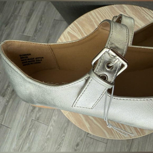 Me Too|Silver Metallic soft square toe Mary Jane Flats with buckle•••NWT IN 9W - Picture 4 of 11